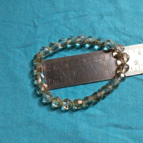 Faceted beaded stretch bracelet - Picture 2 of 3